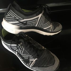 Nike women's fly knit size 8